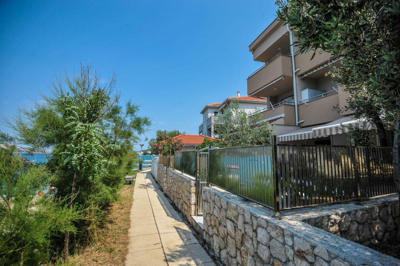 Apartment Robert Novalja Exterior foto